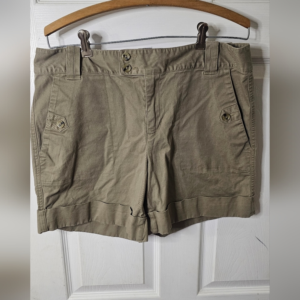 Women's Banana Republic khaki shorts size 12 Stretch
